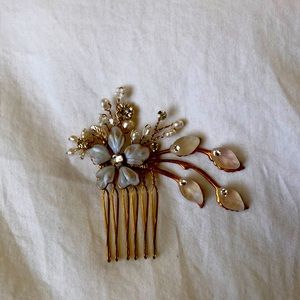 Flowered hair comb